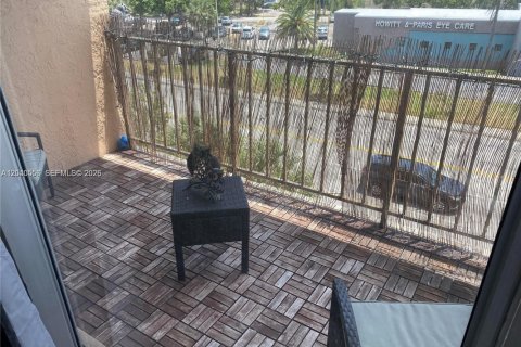 Condo in North Miami, Florida, 1 bedroom  № 2087273 - photo 17
