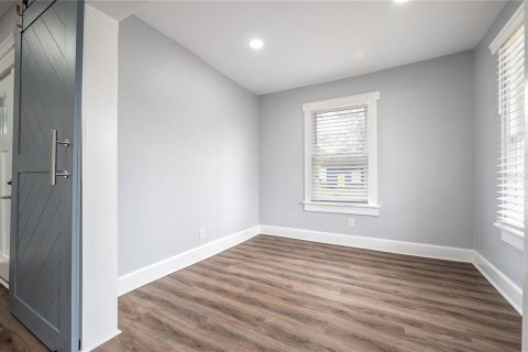 Casa en alquiler en Tampa, Florida, 4 dormitorios, 161 m2 № 1916364 - foto 10