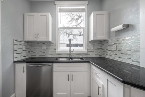 Casa en alquiler en Tampa, Florida, 4 dormitorios, 161 m2 № 1916364 - foto 17