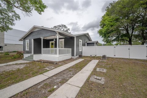 Casa en alquiler en Tampa, Florida, 4 dormitorios, 161 m2 № 1916364 - foto 2