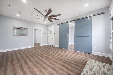 Casa en alquiler en Tampa, Florida, 4 dormitorios, 161 m2 № 1916364 - foto 6