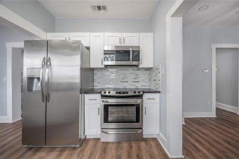 Casa en alquiler en Tampa, Florida, 4 dormitorios, 161 m2 № 1916364 - foto 16