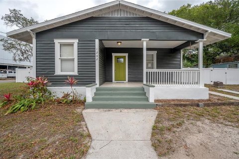 Casa en alquiler en Tampa, Florida, 4 dormitorios, 161 m2 № 1916364 - foto 1