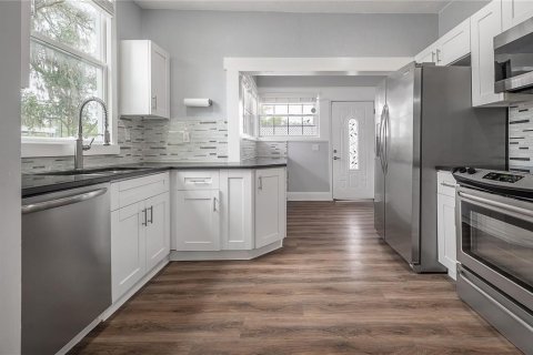 Casa en alquiler en Tampa, Florida, 4 dormitorios, 161 m2 № 1916364 - foto 15