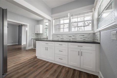 Casa en alquiler en Tampa, Florida, 4 dormitorios, 161 m2 № 1916364 - foto 18