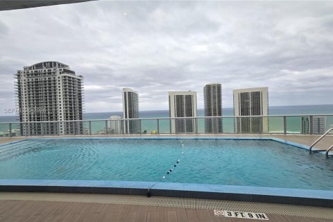 Condo in Hallandale Beach, Florida, 2 bedrooms  № 2263822 - photo 23