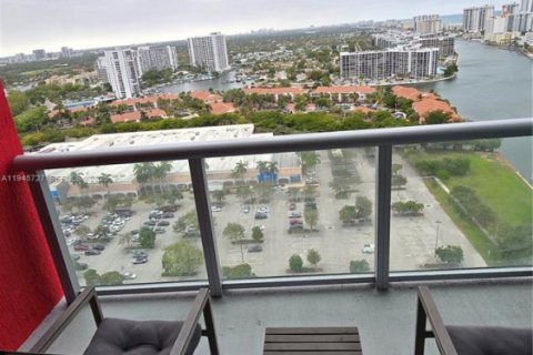 Condo in Hallandale Beach, Florida, 2 bedrooms  № 2263822 - photo 25