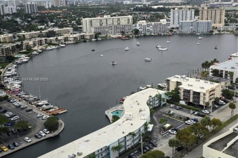 Condo in Hallandale Beach, Florida, 2 bedrooms  № 2263822 - photo 20