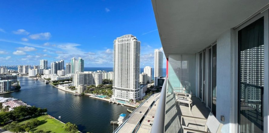 Condo in Hallandale Beach, Florida, 2 bedrooms  № 2263822