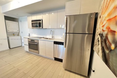 Condo in Hallandale Beach, Florida, 2 bedrooms  № 2263822 - photo 9