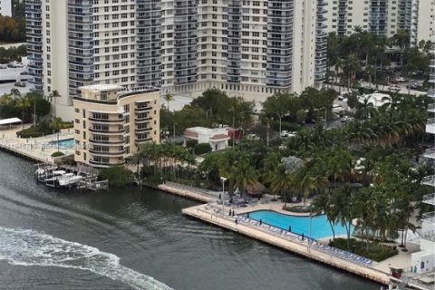 Condo in Hallandale Beach, Florida, 2 bedrooms  № 2263822 - photo 29