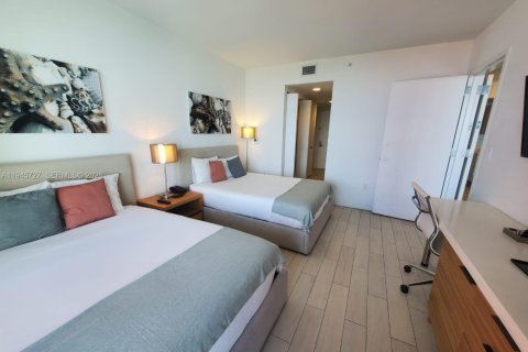 Condo in Hallandale Beach, Florida, 2 bedrooms  № 2263822 - photo 16