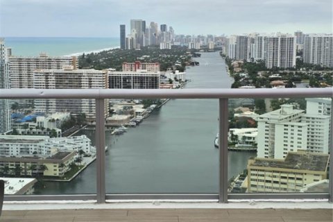 Condo in Hallandale Beach, Florida, 2 bedrooms  № 2263822 - photo 24