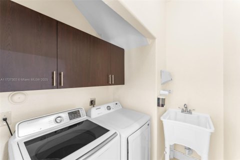 Casa en venta en Miami Lakes, Florida, 4 dormitorios, 251.02 m2 № 1490920 - foto 13