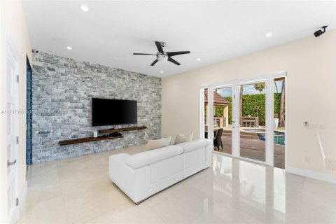 Casa en venta en Miami Lakes, Florida, 4 dormitorios, 251.02 m2 № 1490920 - foto 10