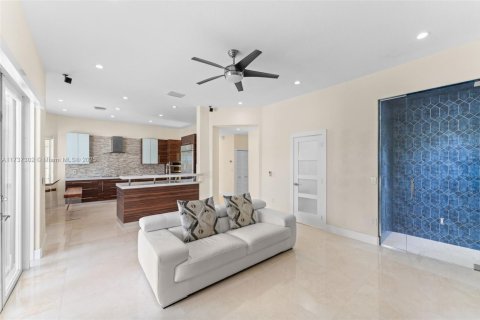 Casa en venta en Miami Lakes, Florida, 4 dormitorios, 251.02 m2 № 1490920 - foto 11