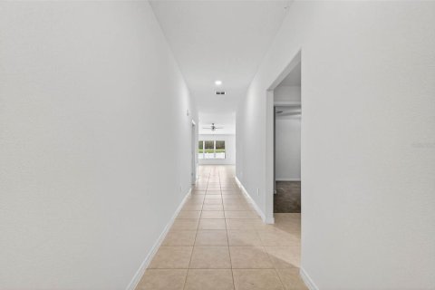 House in Zephyrhills, Florida 4 bedrooms, 180.14 sq.m. № 1787910 - photo 7