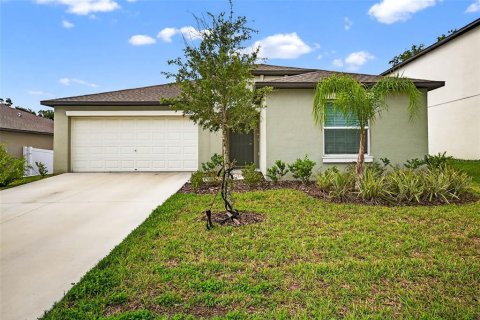 House in Zephyrhills, Florida 4 bedrooms, 180.14 sq.m. № 1787910 - photo 1