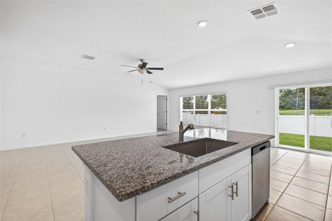 House in Zephyrhills, Florida 4 bedrooms, 180.14 sq.m. № 1787910 - photo 17