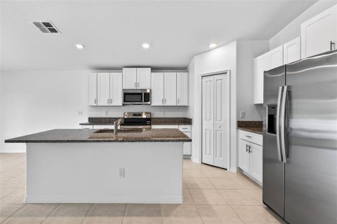House in Zephyrhills, Florida 4 bedrooms, 180.14 sq.m. № 1787910 - photo 16