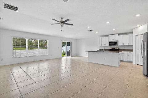 House in Zephyrhills, Florida 4 bedrooms, 180.14 sq.m. № 1787910 - photo 11