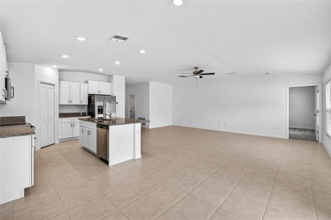 House in Zephyrhills, Florida 4 bedrooms, 180.14 sq.m. № 1787910 - photo 14