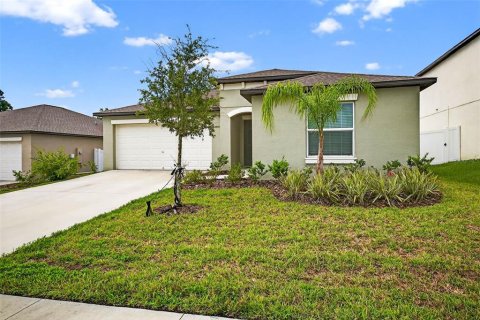 House in Zephyrhills, Florida 4 bedrooms, 180.14 sq.m. № 1787910 - photo 5