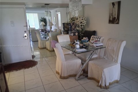 Condo in Pembroke Pines, Florida, 2 bedrooms  № 1864790 - photo 11