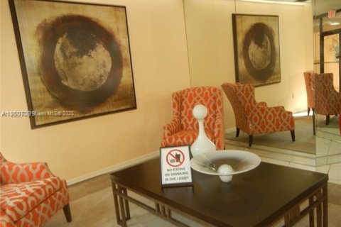 Condo in Pembroke Pines, Florida, 2 bedrooms  № 1864790 - photo 2