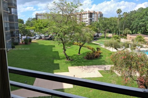 Condo in Pembroke Pines, Florida, 2 bedrooms  № 1864790 - photo 15