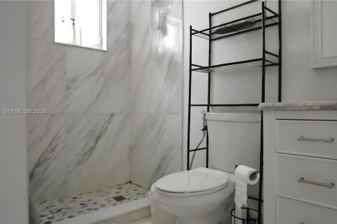 Villa ou maison à louer à Miami, Floride: 3 chambres, 148.64 m2 № 1998150 - photo 3