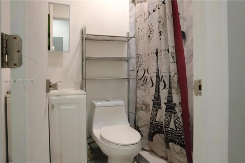 Villa ou maison à louer à Miami, Floride: 3 chambres, 148.64 m2 № 1998150 - photo 6