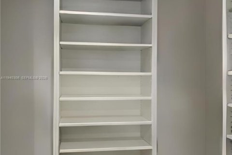 Villa ou maison à louer à Miami, Floride: 3 chambres, 148.64 m2 № 1998150 - photo 2