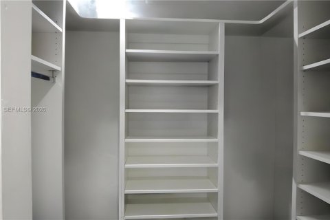 Villa ou maison à louer à Miami, Floride: 3 chambres, 148.64 m2 № 1998150 - photo 1