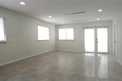 Снять в аренду виллу или дом в Майами, Флорида 3 спальни, 148.64м2, № 1998150 - фото 10