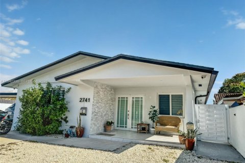 House in Miami, Florida 3 bedrooms, 148.64 sq.m. № 1998150