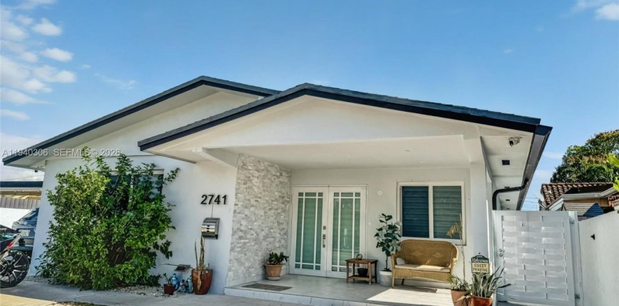 Дом в Майами, Флорида 3 спальни, 148.64м2 № 1998150