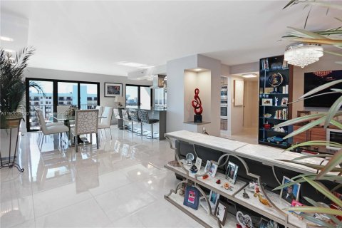 Condominio en venta en Hollywood, Florida, 2 dormitorios, 145.86 m2 № 1970265 - foto 2