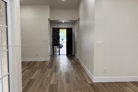 Villa ou maison à louer à Miami, Floride: 3 chambres, 154.87 m2 № 2062823 - photo 4