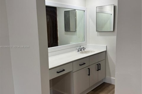 Villa ou maison à louer à Miami, Floride: 3 chambres, 154.87 m2 № 2062823 - photo 14
