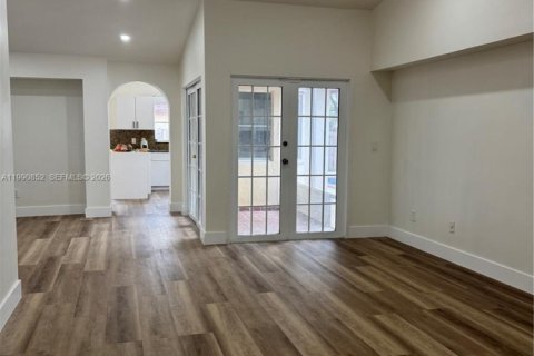 Villa ou maison à louer à Miami, Floride: 3 chambres, 154.87 m2 № 2062823 - photo 5