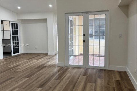 Villa ou maison à louer à Miami, Floride: 3 chambres, 154.87 m2 № 2062823 - photo 7