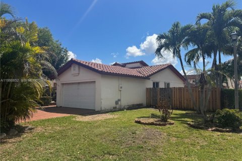 Villa ou maison à louer à Miami, Floride: 3 chambres, 154.87 m2 № 2062823 - photo 3
