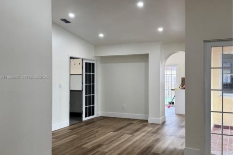 Villa ou maison à louer à Miami, Floride: 3 chambres, 154.87 m2 № 2062823 - photo 6