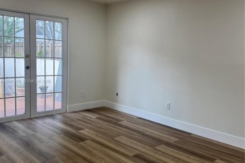 Villa ou maison à louer à Miami, Floride: 3 chambres, 154.87 m2 № 2062823 - photo 8