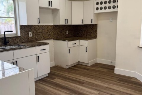 Villa ou maison à louer à Miami, Floride: 3 chambres, 154.87 m2 № 2062823 - photo 10