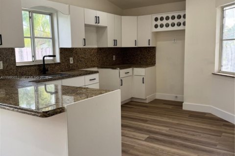 Villa ou maison à louer à Miami, Floride: 3 chambres, 154.87 m2 № 2062823 - photo 9