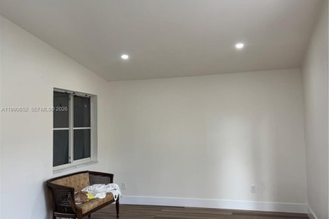 Villa ou maison à louer à Miami, Floride: 3 chambres, 154.87 m2 № 2062823 - photo 13