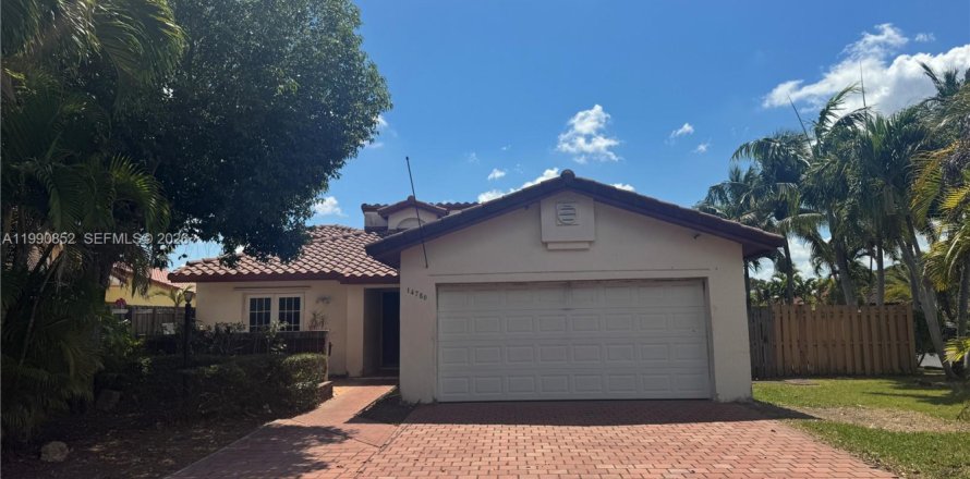 Villa ou maison à Miami, Floride 3 chambres, 154.87 m2 № 2062823