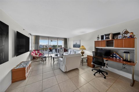 Купить кондоминиум в Помпано-Бич, Флорида 3 комнаты, 112.97м2, № 2177345 - фото 24
